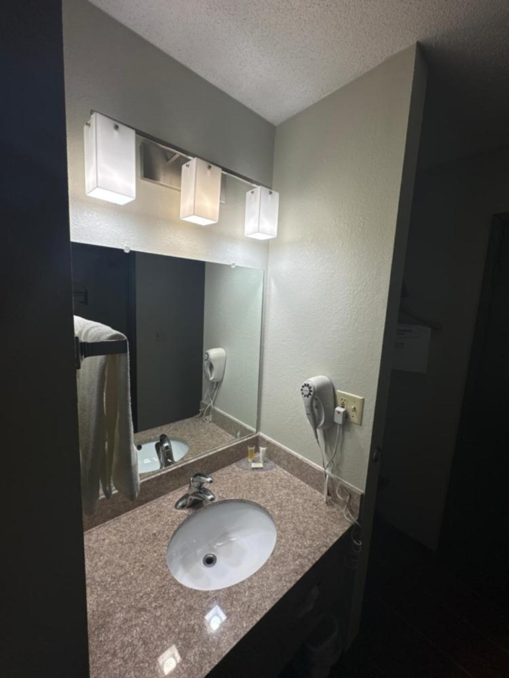 Days Inn by Wyndham Salina I-70