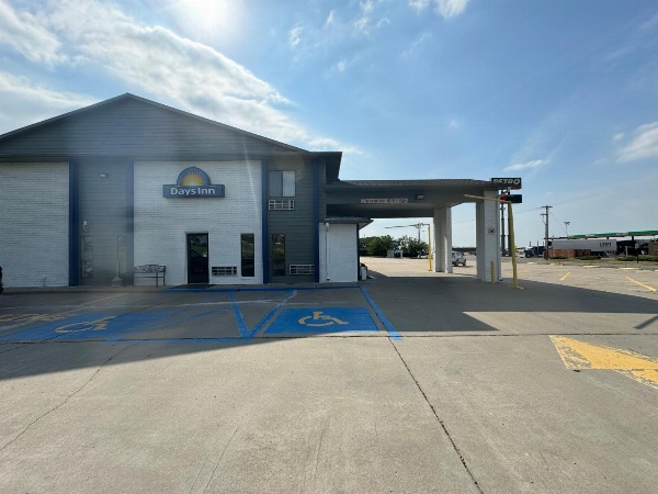 Days Inn by Wyndham Salina I-70 image 1