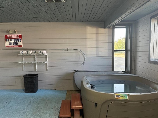 Days Inn by Wyndham Salina I-70 image 15