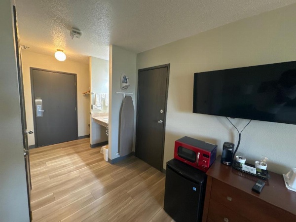 Days Inn by Wyndham Salina I-70 image 19