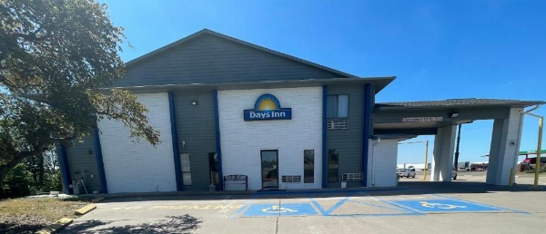 Days Inn by Wyndham Salina I-70 image 24